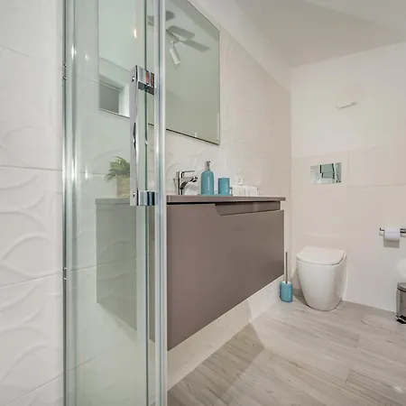Located In A Quiet And Private Area Holiday home *